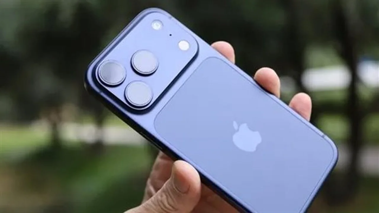 سعره يتجاوز التوقعات.. الكشف عن ترقيات تصميم ومواصفات هاتف iPhone 18 Pro الجديد